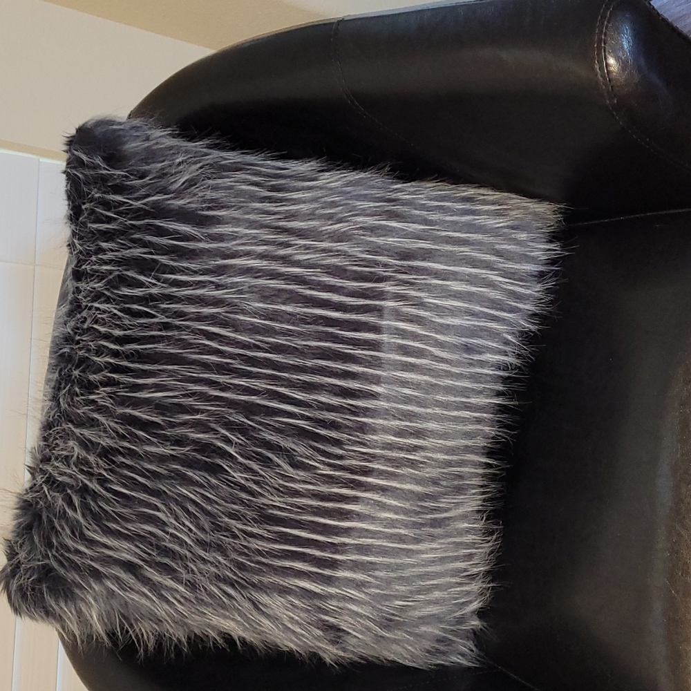 ❤2 Black/Silver Color Combination Throw Pillows❤